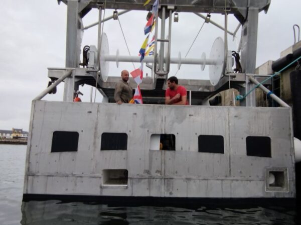 Vue 4 du tableau du Le Canot Vue tableau arrière du chalutier coquillier Le Canot construit par le chantier Plastimer